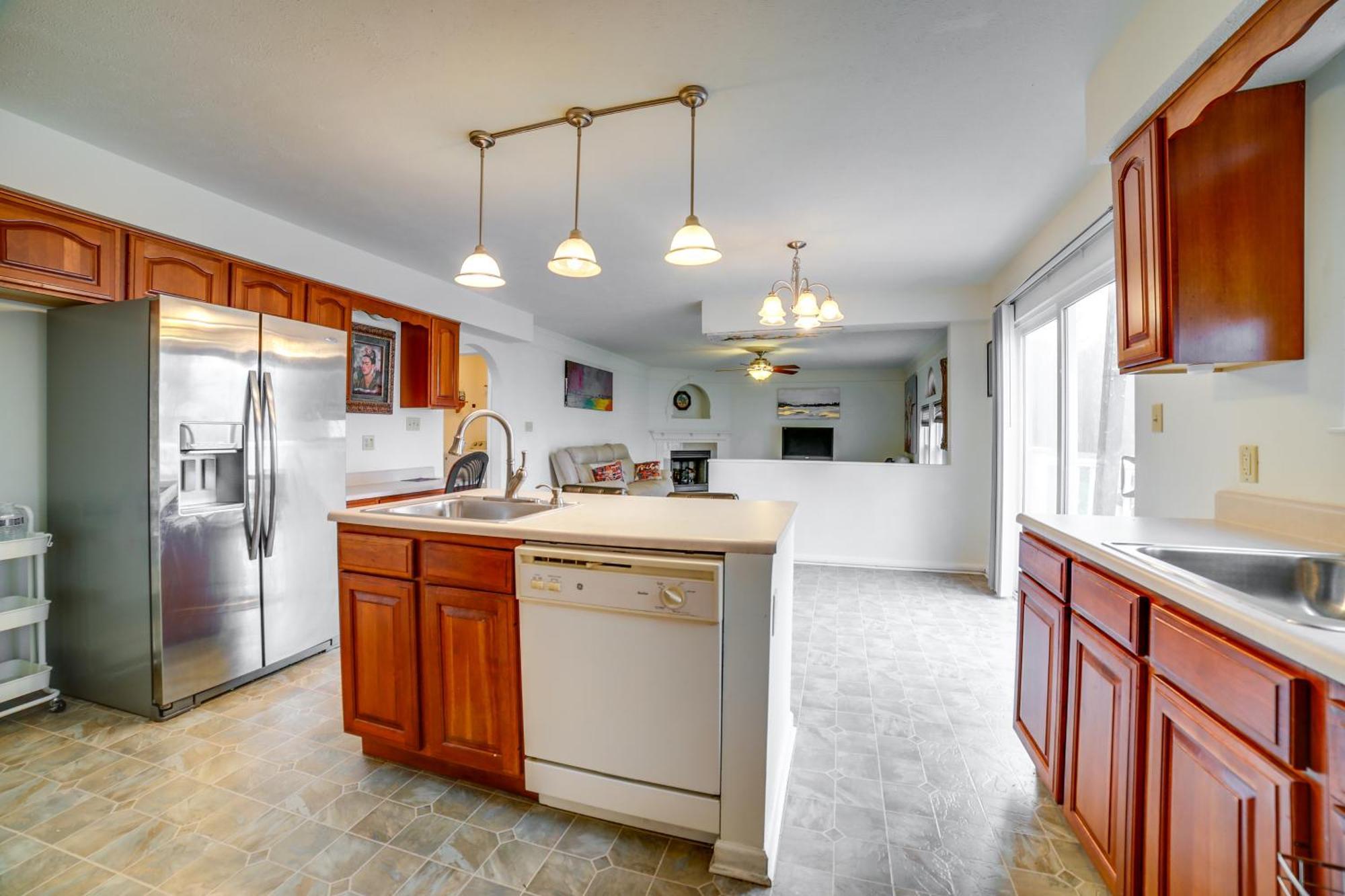 Holiday home Pet-friendly Apollo With Furnished Deck!